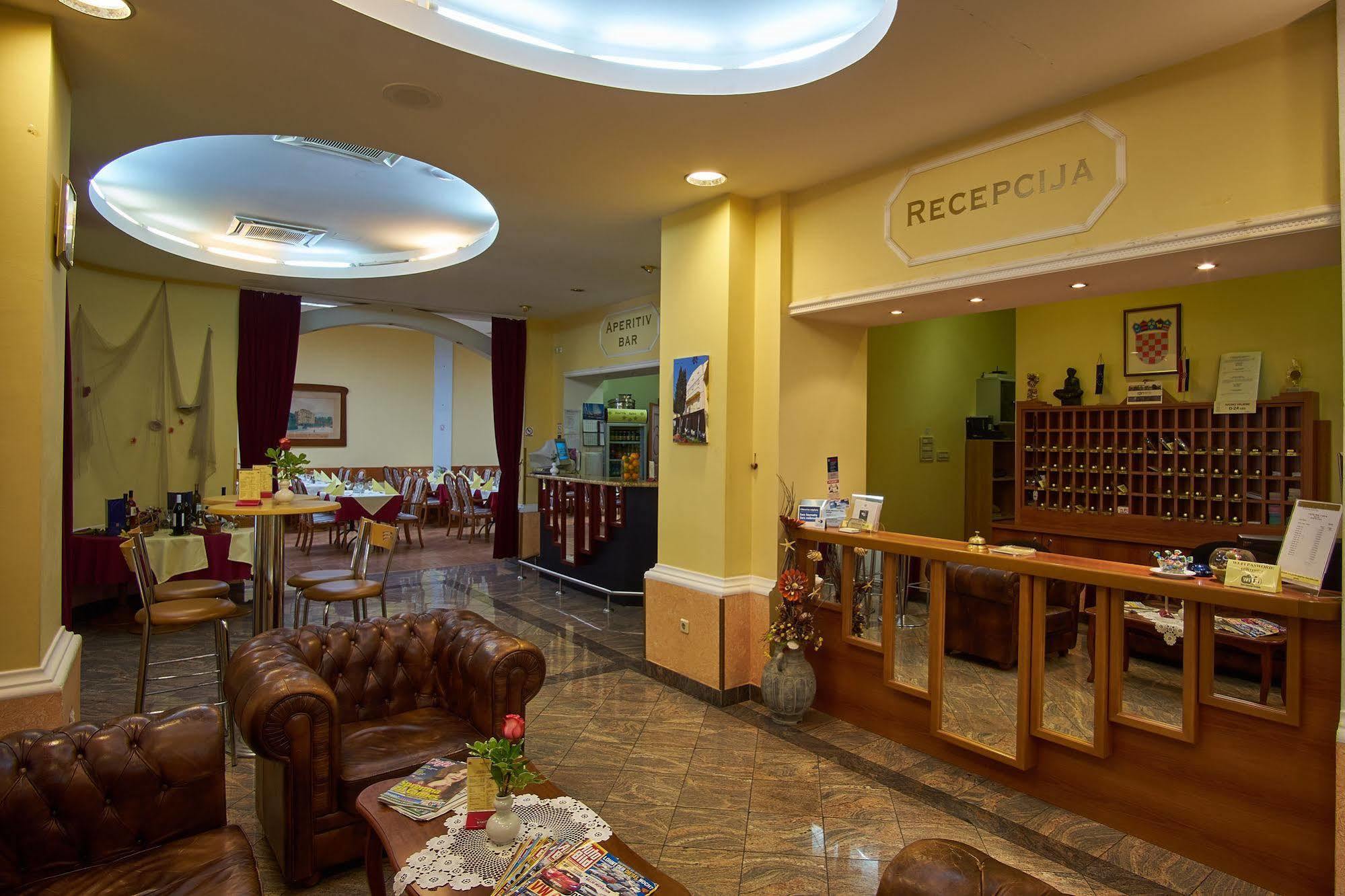 Ruzica- Glavna Zgrada I Depandanse Hotel 3*