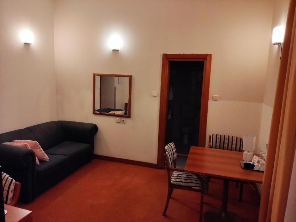 Ruzica- Glavna Zgrada I Depandanse Hotel Crikvenica