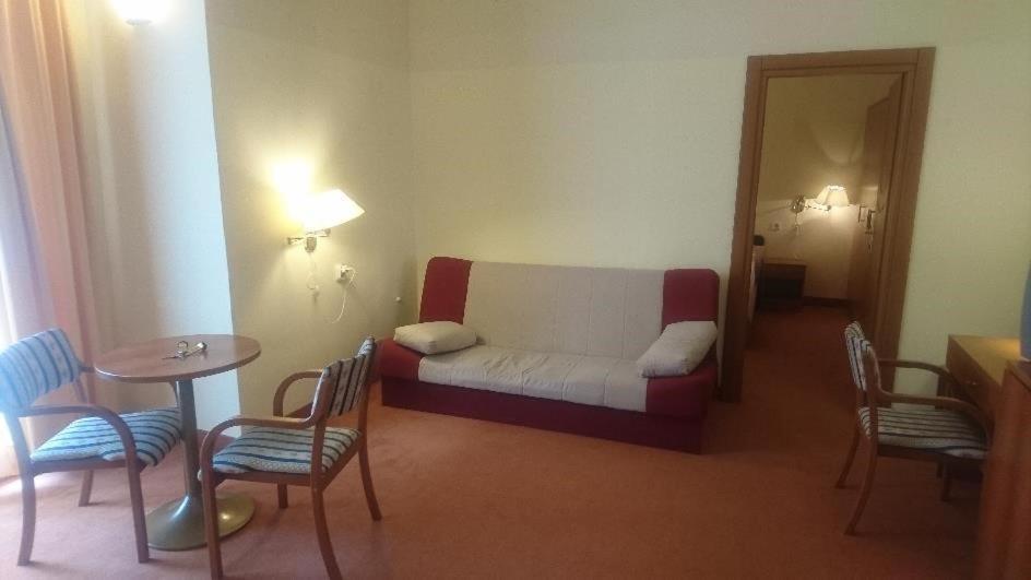 Ruzica- Glavna Zgrada I Depandanse Hotel 3*