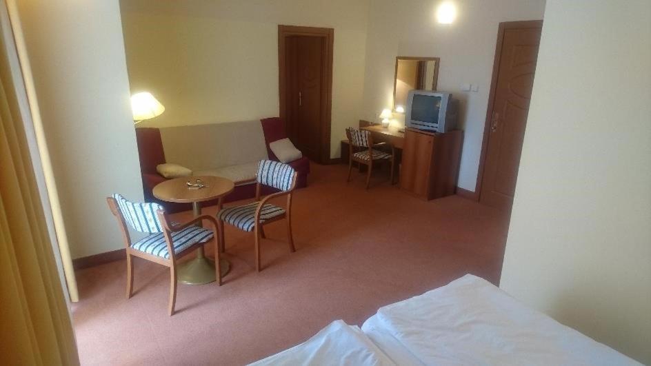 Ruzica- Glavna Zgrada I Depandanse Hotel 3*